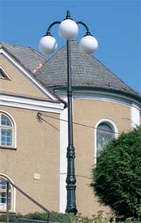 уличный светильник на столбе